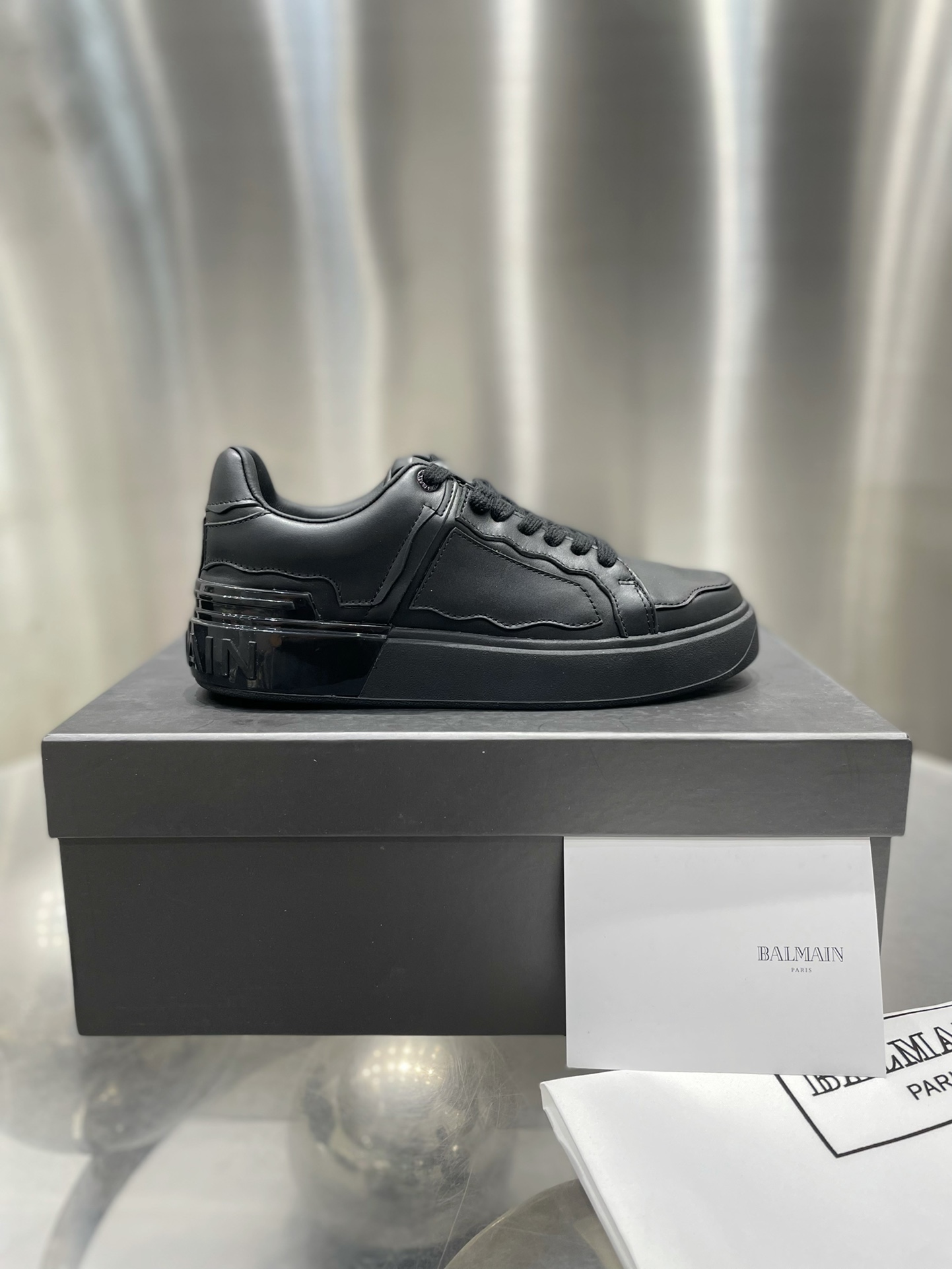 𝘽𝙖𝙡𝙢𝙖𝙞𝙣 Balmain 2023 latest spring and summer classic sneakers (exclusive first release). The same style is worn by major fashion bloggers and celebrities in Hong Kong, the United States and Paris. Unisex casual shoes