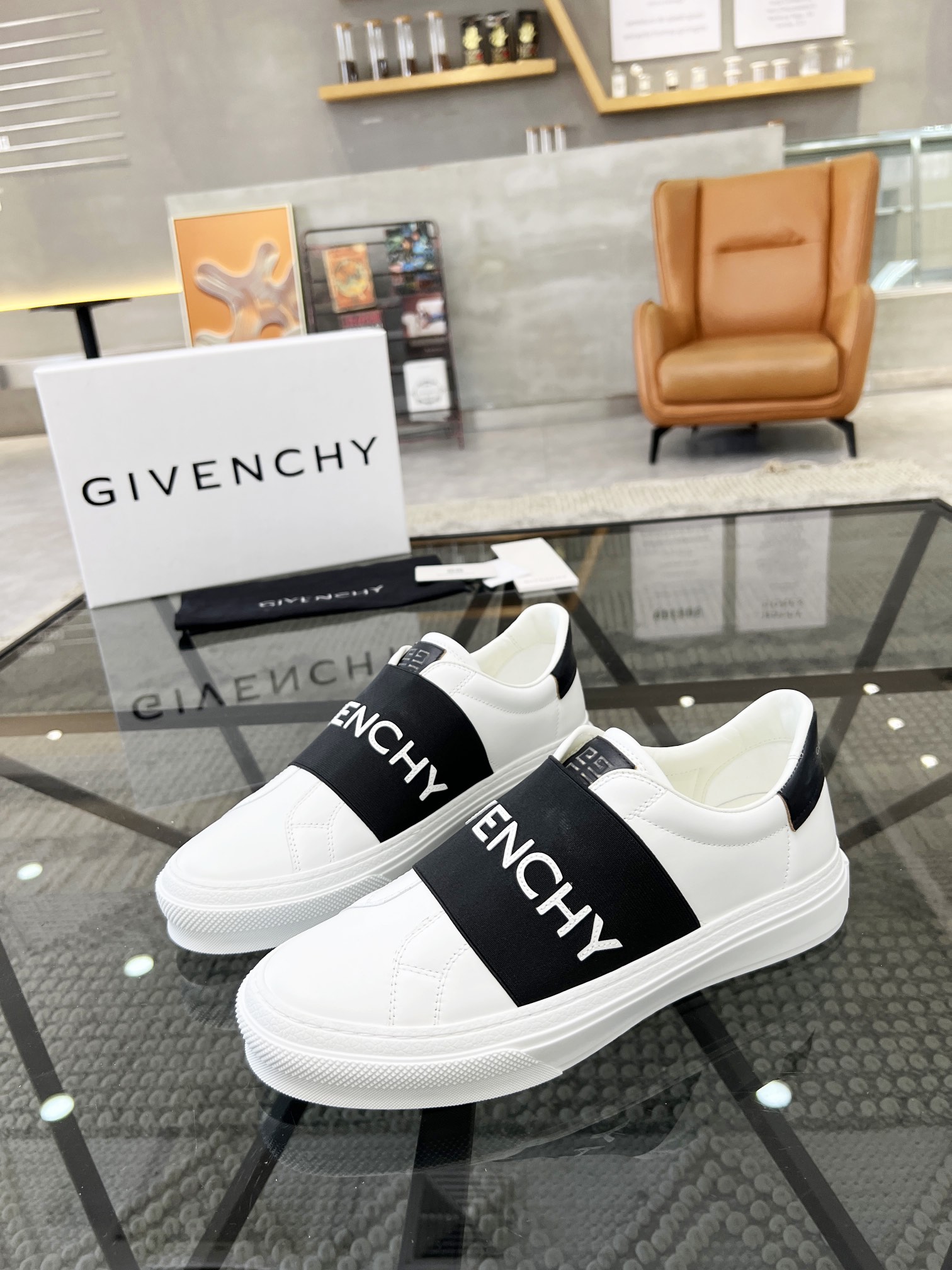 🔍Top Purchasing Agency🇮🇹 Ji Street Boy’s new product counter is equipped with the original factory configuration, customized cowhide fabric imported from Italy, and all shoe accessories are made from private models, a must-have for fashionistas
